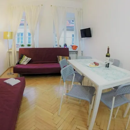 - Mi Old Town Swietojanska Apartman *