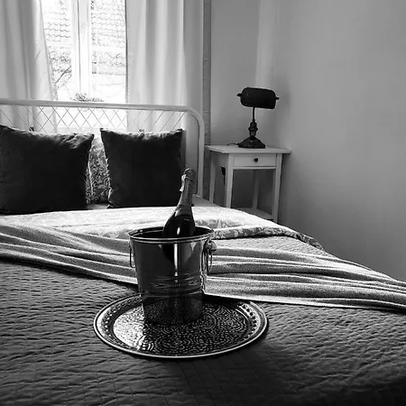 - Mi Old Town Swietojanska * Varsovia