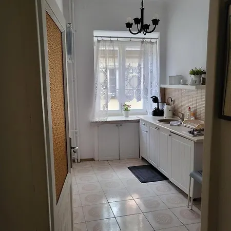 - Mi Old Town Swietojanska Apartman *